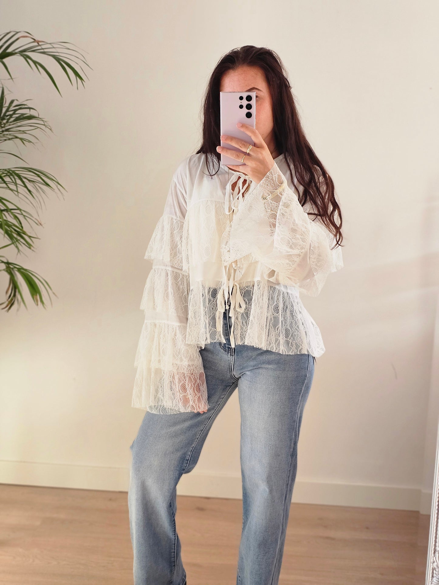Lace ruffle blouse wit