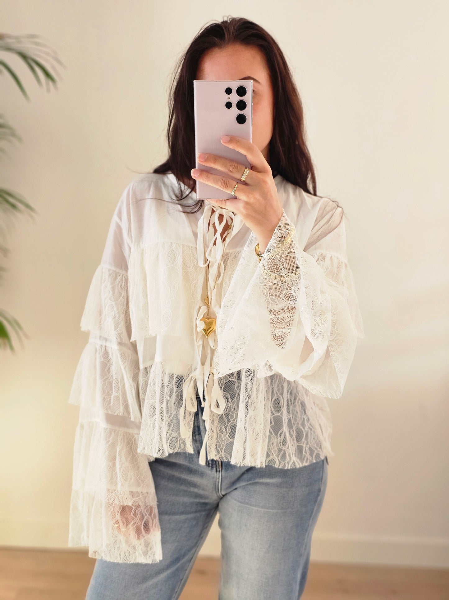 Lace ruffle blouse wit
