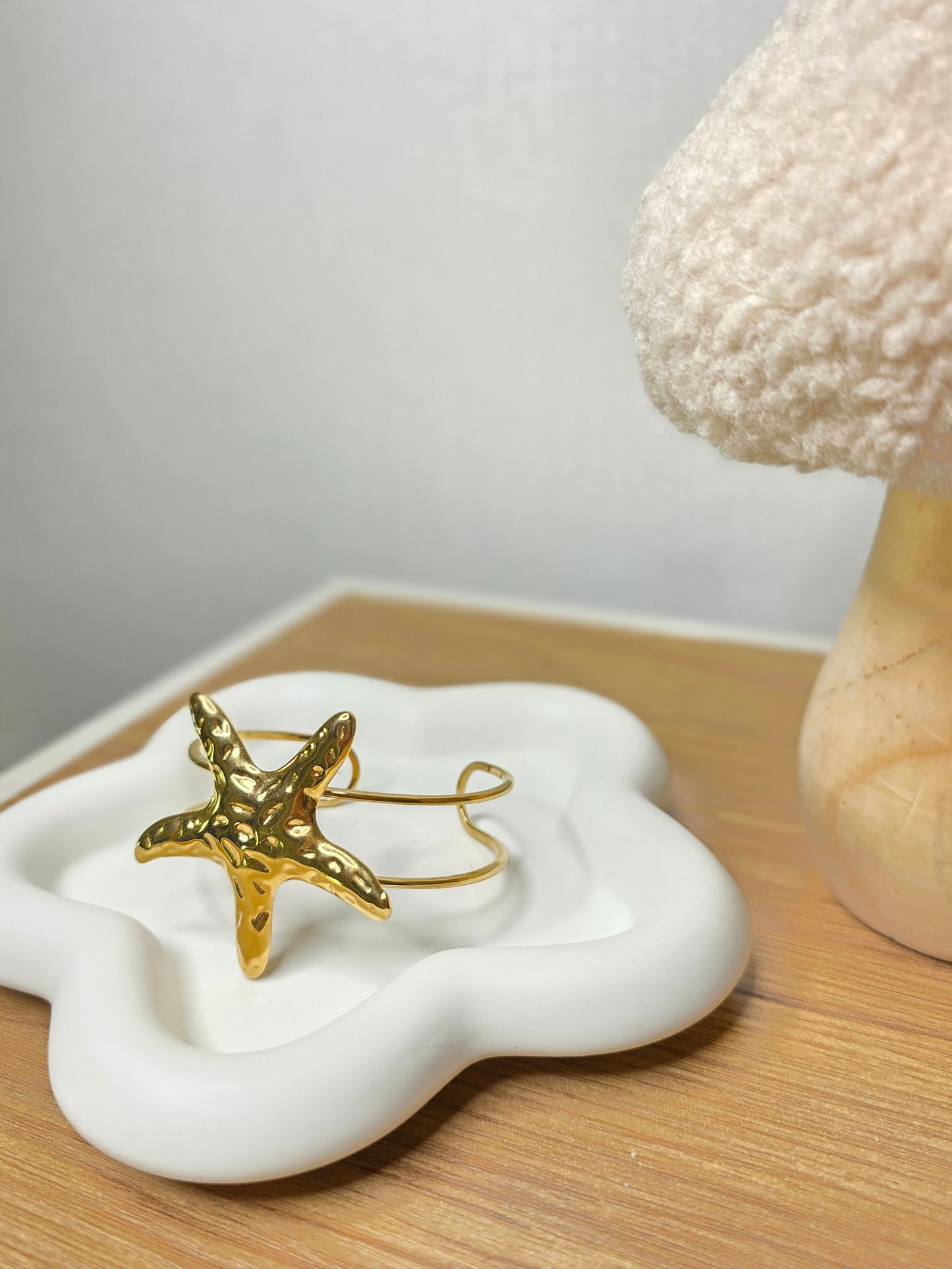 Starfish bangle gold