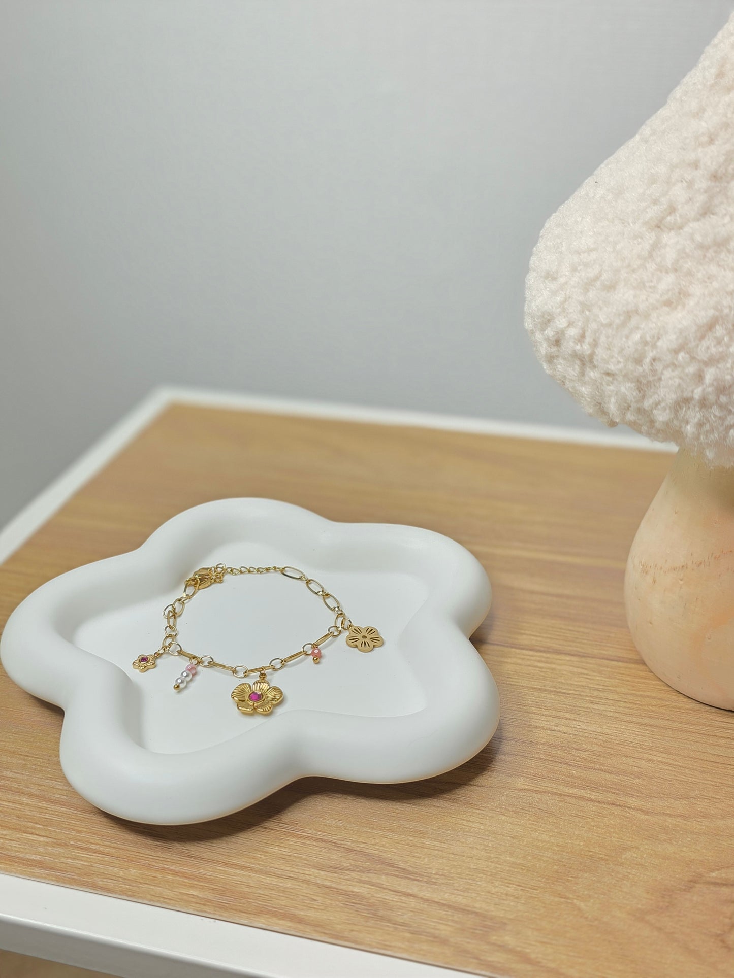 Pink flower bracelet gold