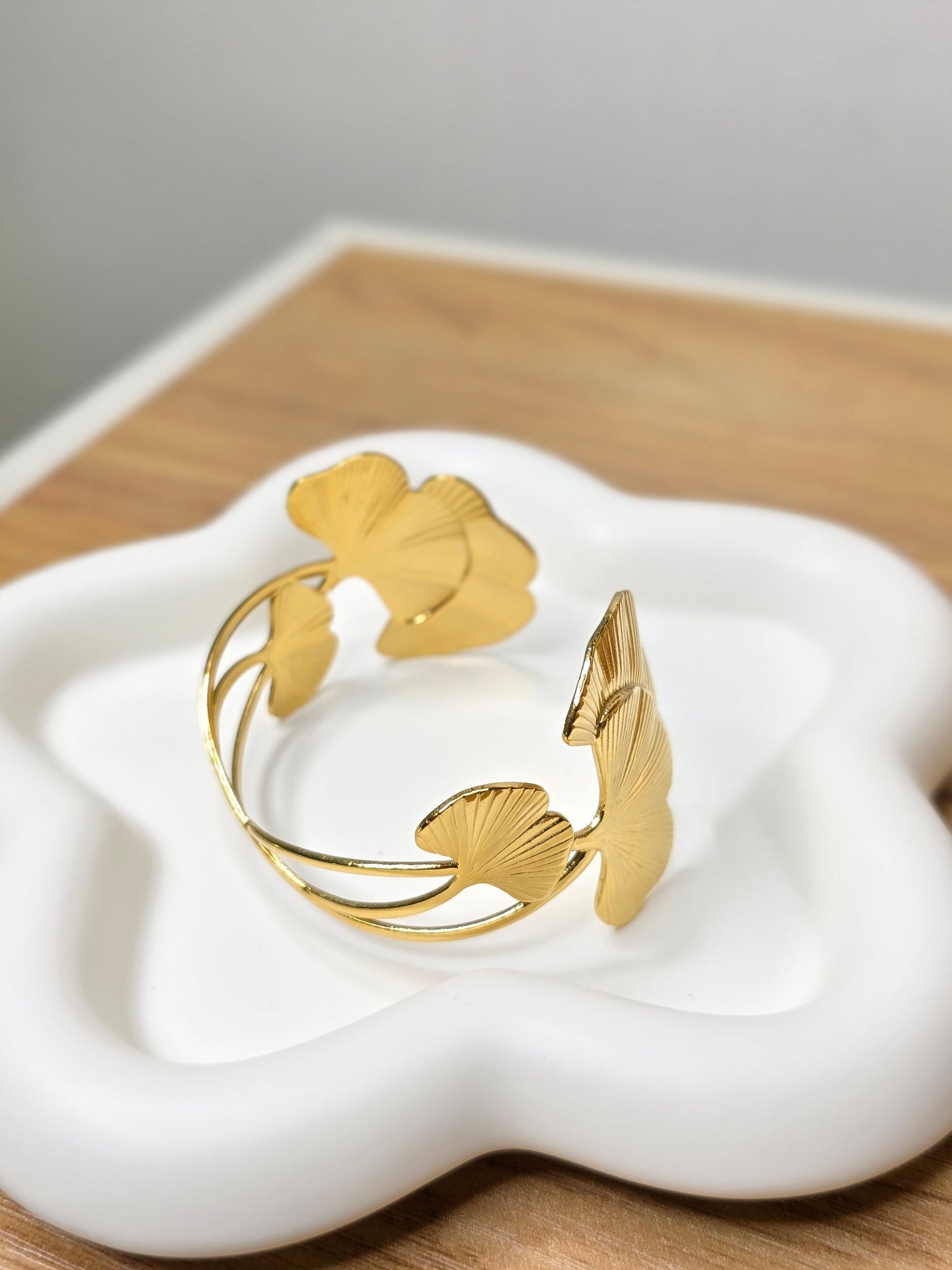 Vintage bangle gold