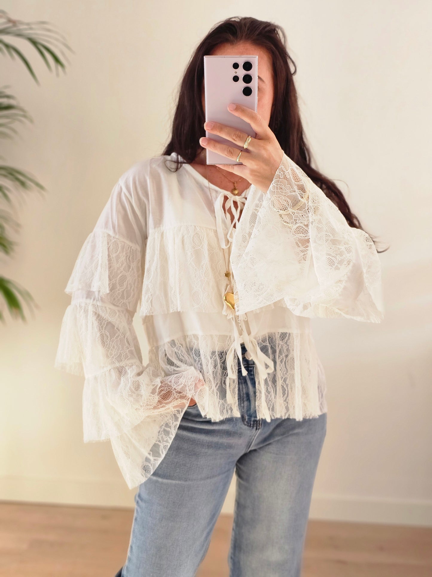Lace ruffle blouse wit