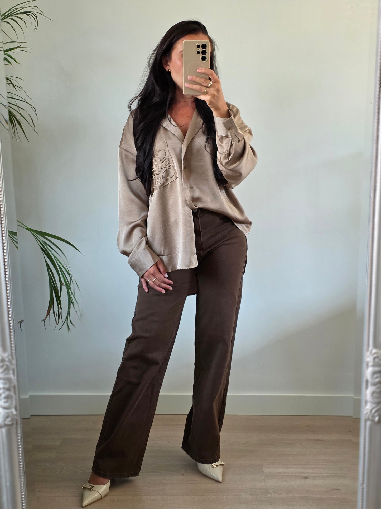 Satijnen blouse taupe