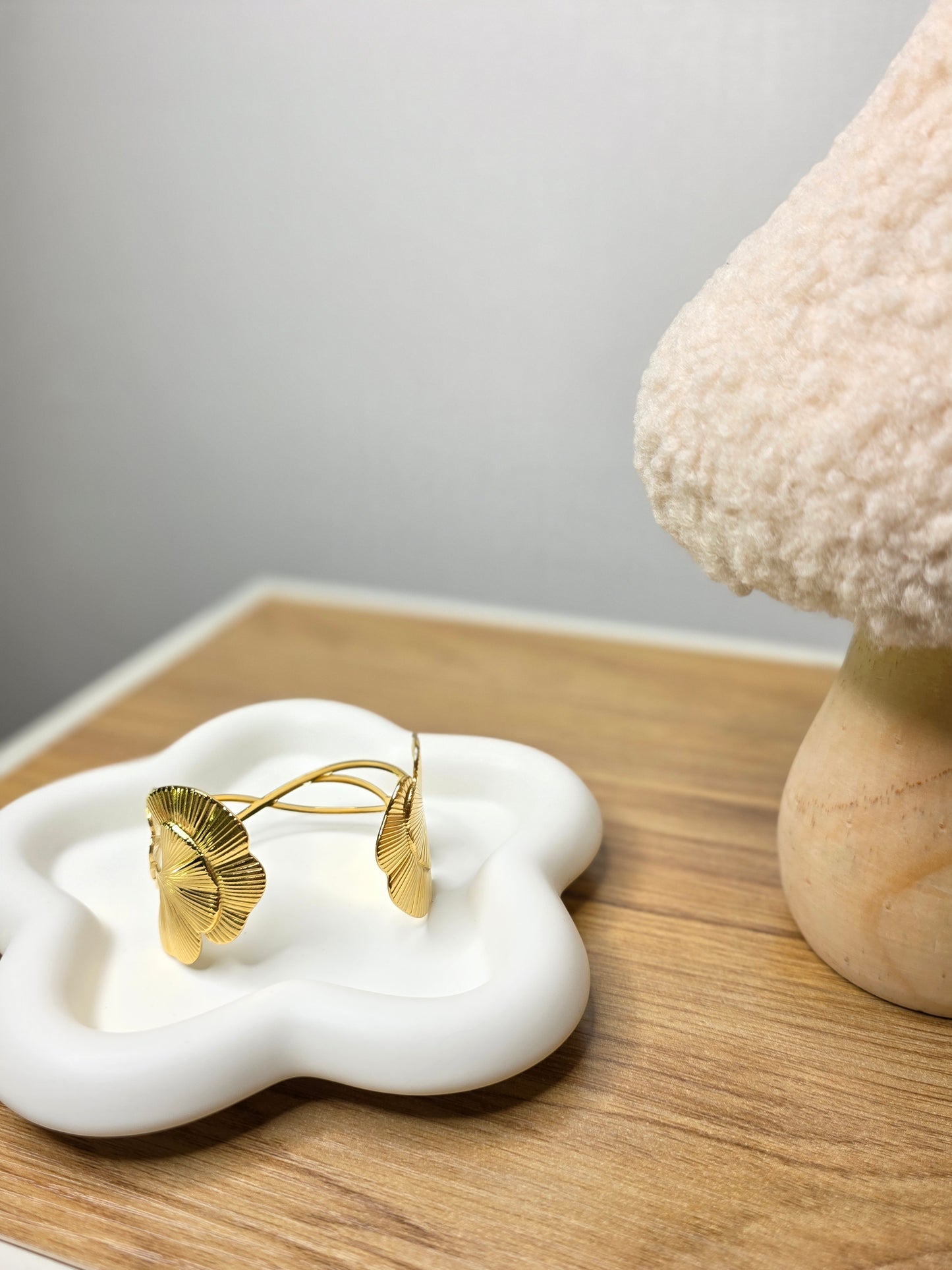 Vintage bangle gold