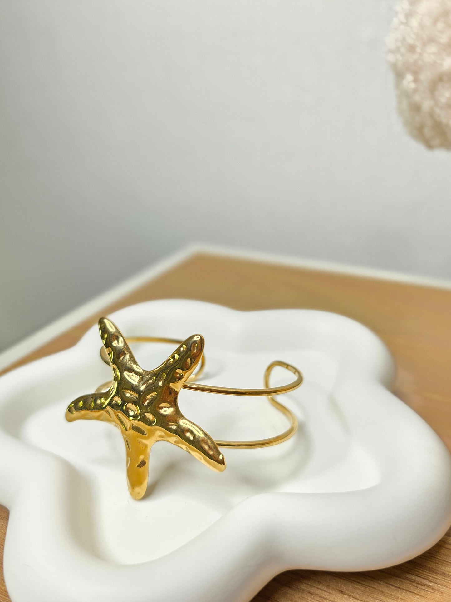 Starfish bangle gold