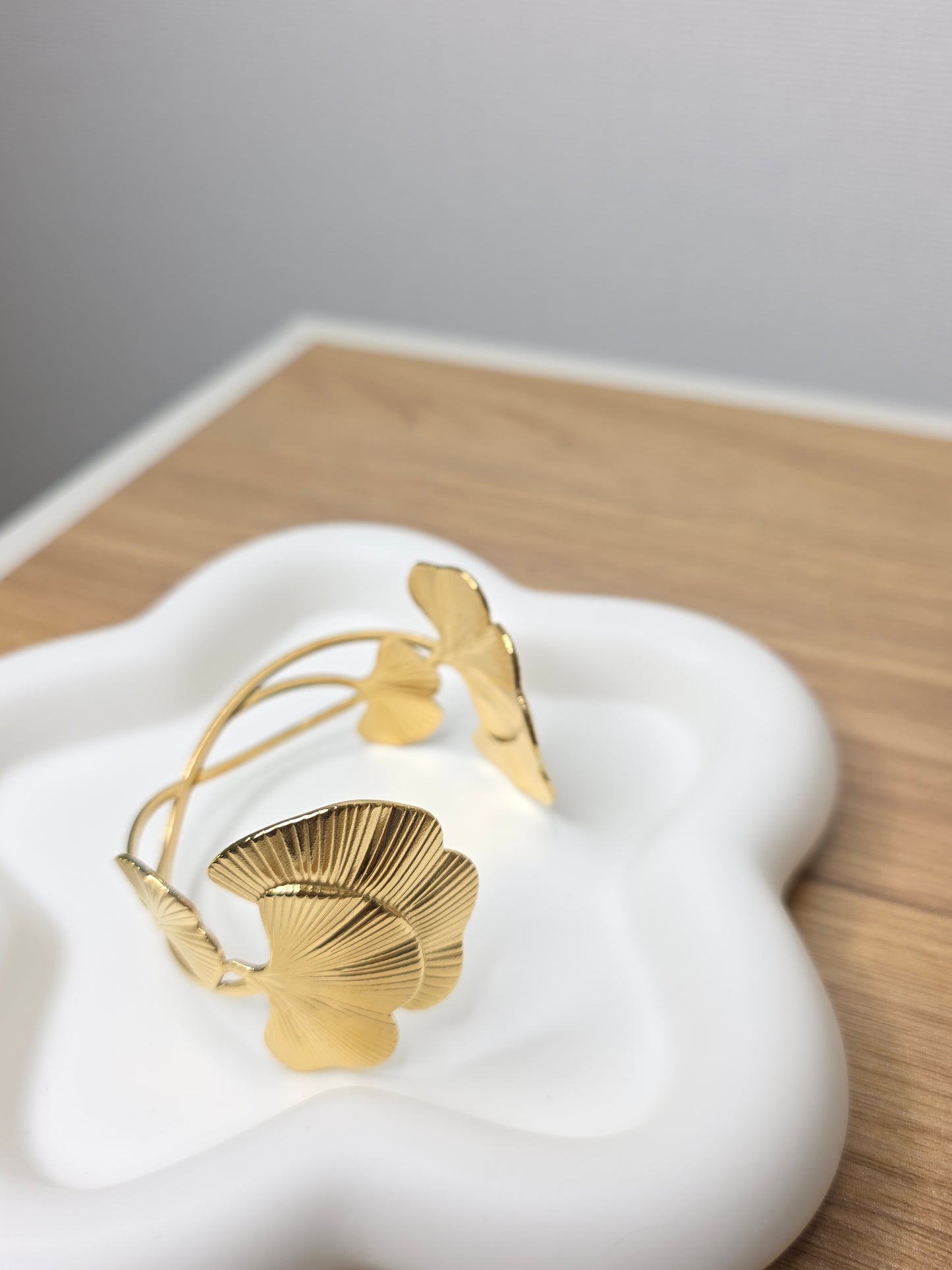 Vintage bangle gold