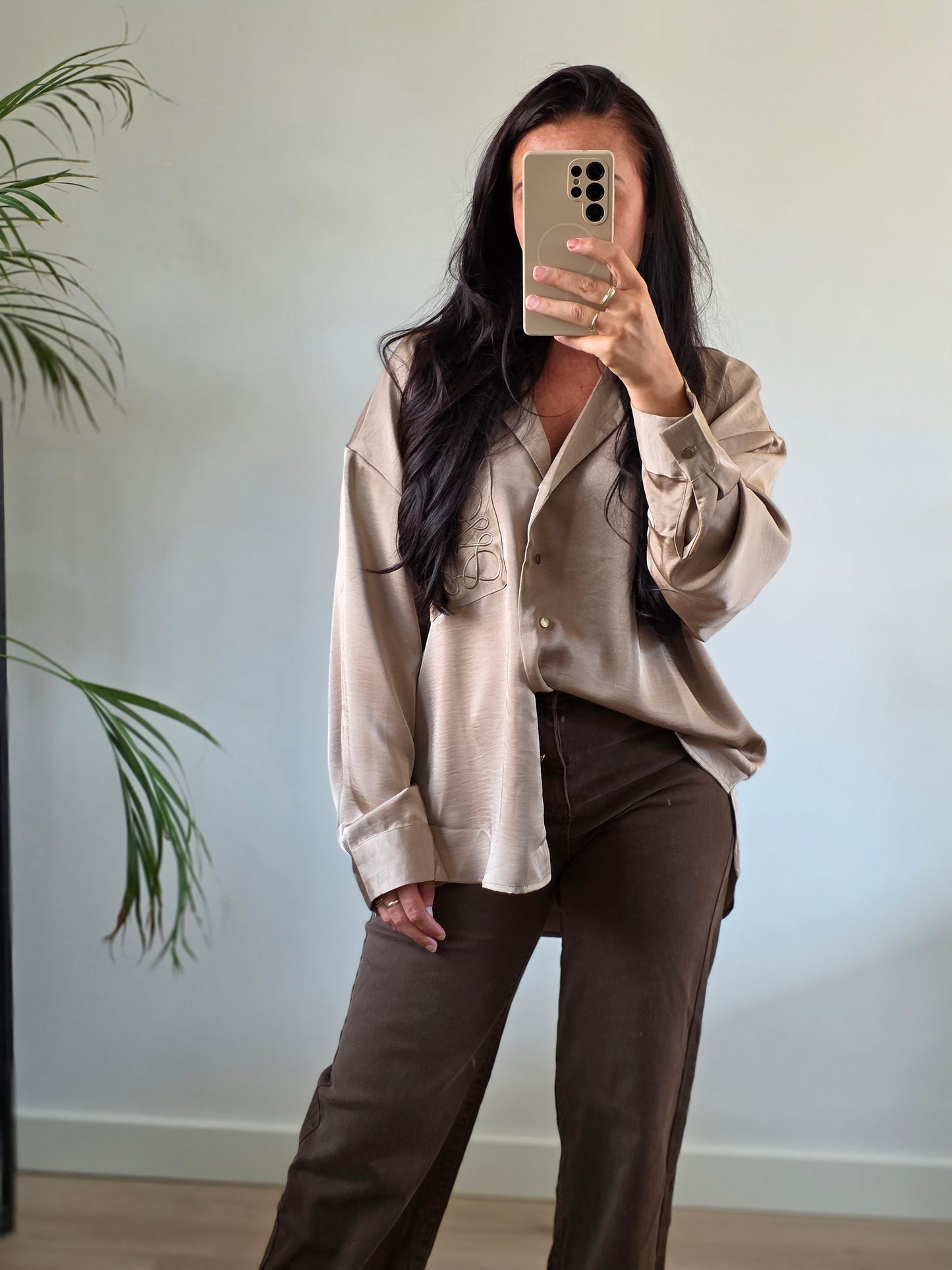 Satijnen blouse taupe