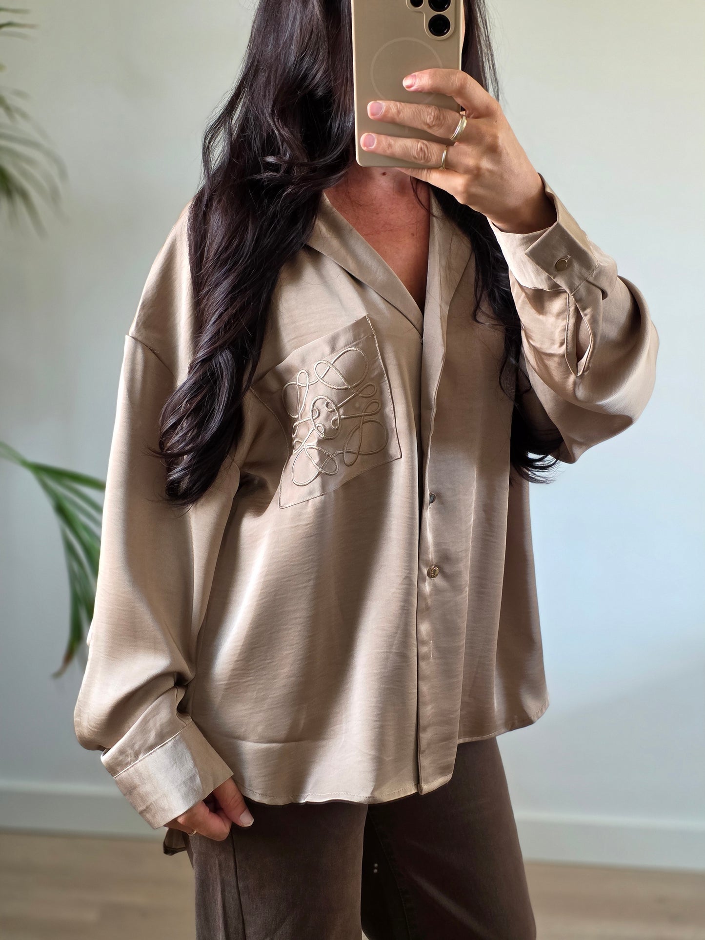 Satijnen blouse taupe
