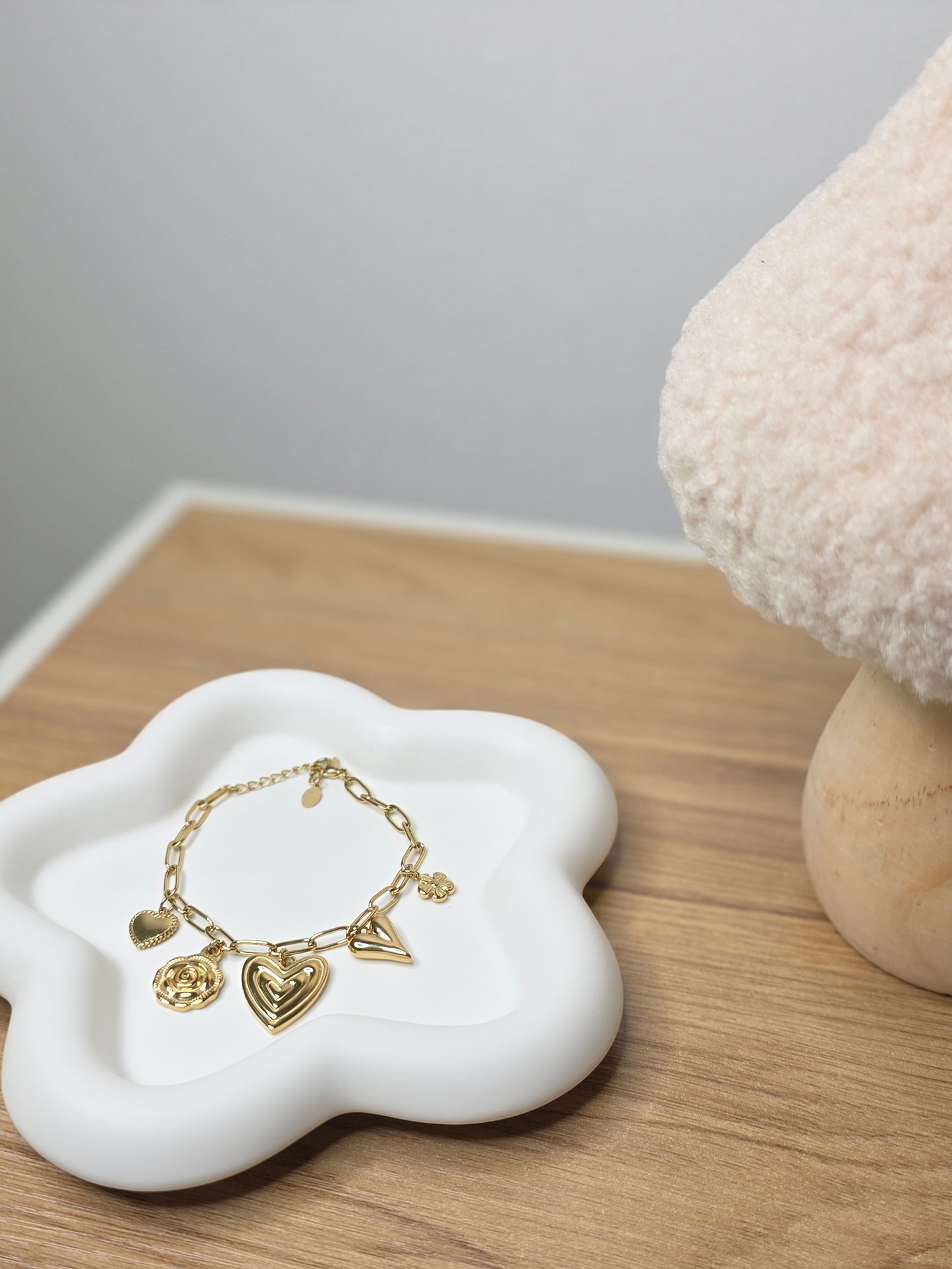 Hearts bracelet gold