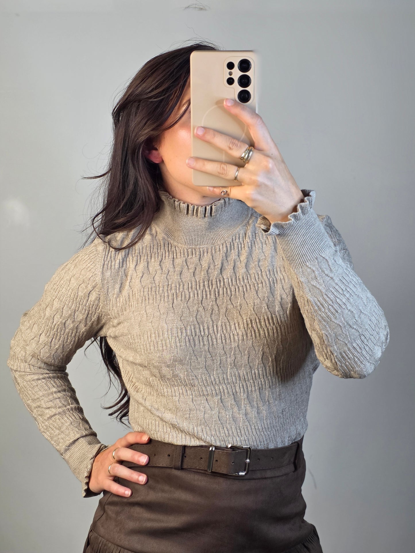 Basic ruffle patroon taupe