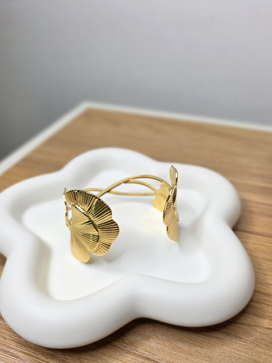 Vintage bangle gold