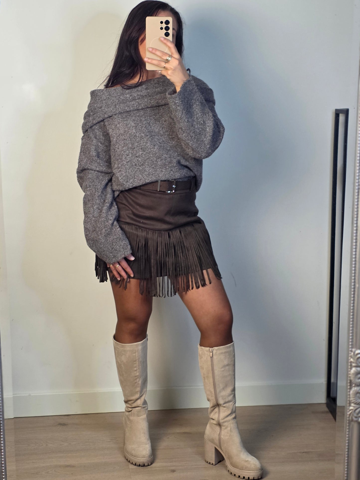 Off shoulder trui taupe