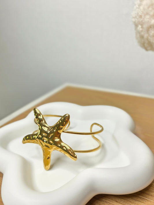 Starfish bangle gold