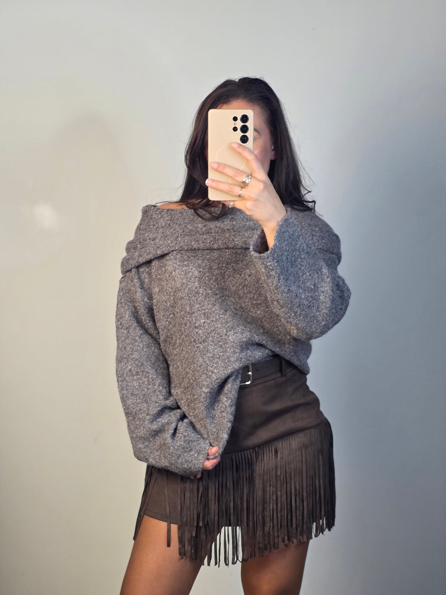 Off shoulder trui taupe
