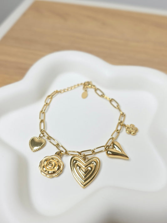 Hearts bracelet gold